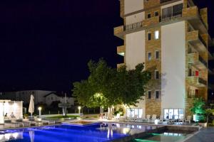 Bassein majutusasutuses Hotel Bora Bora velipoja või selle lähedal