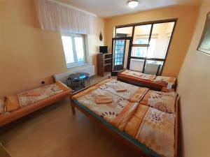 Postel nebo postele na pokoji v ubytování Penzion a Chatový Camp Havraníky u NP Podyjí