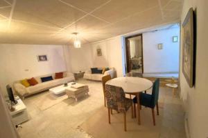 a living room with a table and a couch at Cosy 2 pièces charmant et spacieux in Tunis +16 photos