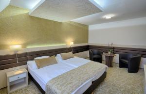 Postel nebo postele na pokoji v ubytování Hotel Kiss