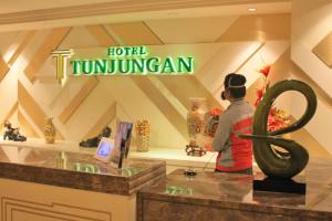 Tetamu yang menginap di Tunjungan Hotel