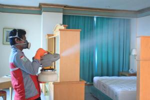 Katil atau katil-katil dalam bilik di Tunjungan Hotel