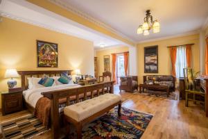 Istumisnurk majutusasutuses Baber Mahal Vilas - The Heritage Hotel