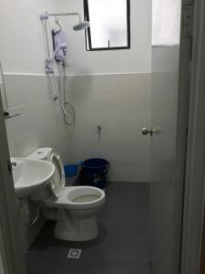 Vonios kambarys apgyvendinimo įstaigoje 75 Suite