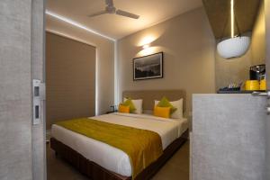 Hotel Avora Tree By Rivido Kempegowda Airport Road客房内的一张或多张床位