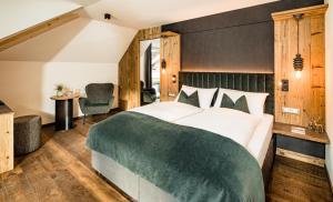 Posteľ alebo postele v izbe v ubytovaní Hotel Touring Dolomites