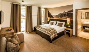 Posteľ alebo postele v izbe v ubytovaní Hotel Touring Dolomites