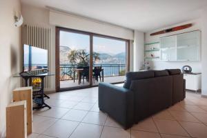 Posedenie v ubytovaní Villa Mimosa-Con piscina e vista lago