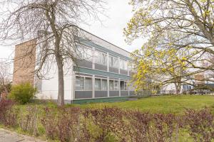 a large building with windows on the side of it at Hostel Messe Laatzen in Hannover