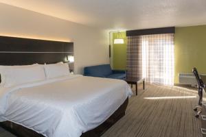 Cama ou camas em um quarto em Holiday Inn Express - Columbus Downtown by IHG
