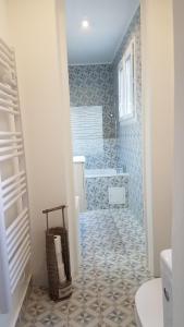 Ένα μπάνιο στο Appart'hotel de la Mairie +45 φωτογραφίες