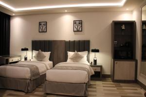 Un pat sau paturi într-o cameră la Seven Palaces