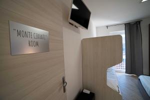 a room with a door with a sign on the wall at Residenza Scaringelo in Caselle in Pittari