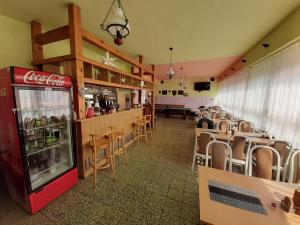 Lounge alebo bar v ubytovaní Penzion a Chatový Camp Havraníky u NP Podyjí