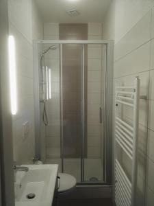 ห้องน้ำของ Heine Apartment-Friedegerns Fewo
