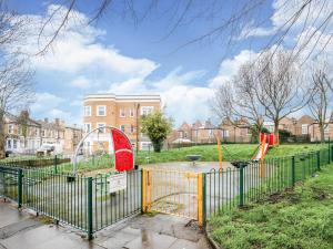 Gallery image of Lovely Studio in London with Patio in London