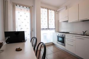 Kuchyň nebo kuchyňský kout v ubytování Amadei Hotel Figaro & Apartments
