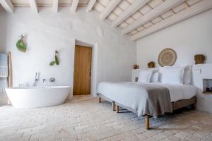 Postel nebo postele na pokoji v ubytování Torre Vella Fontenille Menorca