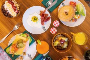 Makanan di atau berdekatan hotel