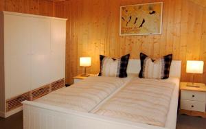 a bed with two pillows on it in a room at Solar-Ligna in Mildenitz