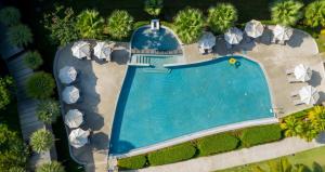 Der Swimmingpool an oder in der Nähe von Katathani Phuket Beach Resort - SHA Extra Plus