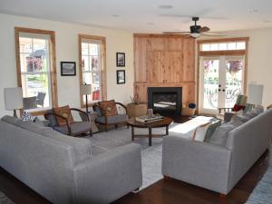 a living room with couches and a fireplace at Rendezvous #20 in Chelan