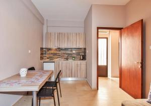 Kuchyň nebo kuchyňský kout v ubytování Alexandros SeaView Suites