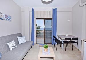 Posezení v ubytování Alexandros SeaView Suites