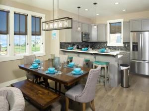 Køkken eller tekøkken på Better Lake Than Never #72