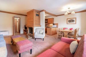 a living room with a couch and a fireplace at Arc1950 Auberge Jérôme in Bourg-Saint-Maurice