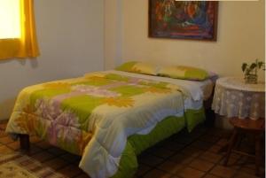 Rúm í herbergi á Hotel Cocos
