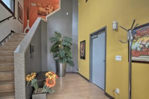 Imagen de la galería de Luxury Apartment Walk to Bus and 1 Mi to Downtown!, en Austin