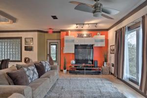 Imagen de la galería de Luxury Apartment Walk to Bus and 1 Mi to Downtown!, en Austin