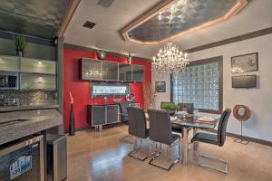 Imagen de la galería de Luxury Apartment Walk to Bus and 1 Mi to Downtown!, en Austin
