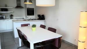 Kuchyň nebo kuchyňský kout v ubytování 19 Brussels Expo