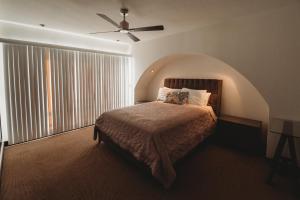 Una cama o camas en una habitación de Casa De Ortiz 40 fotos más