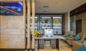Uma televisão e/ou sistema de entretenimento em Minh Toan SAFI Ocean Hotel