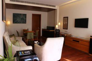TV o dispositivi per l'intrattenimento presso Taj Damdama Lake Resort & Spa, Gurugram