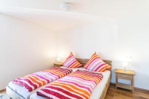 Ένα ή περισσότερα κρεβάτια σε δωμάτιο στο Alpen-Hostel - Apartment Morgen- und Abendsonne mit Motorradvermietung
