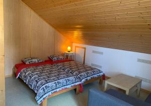 Ένα ή περισσότερα κρεβάτια σε δωμάτιο στο Maison de Montagne de Bretaye accès par le train arrêt Bouquetin