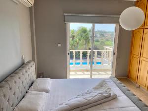 Postel nebo postele na pokoji v ubytování Acropolis Villa 8