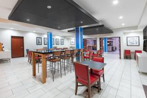 Restorāns vai citas vietas, kur ieturēt maltīti, naktsmītnē Holiday Inn Express Hotel & Suites Seaside Convention Center, an IHG Hotel