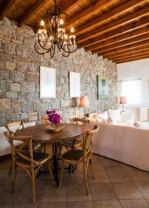 Foto da galeria de Aeri Villas & Apartments em Tourlos