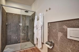 Kupatilo u objektu Goldene Rose Karthaus a member of Small Luxury Hotels of the World