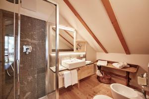 Kupatilo u objektu Goldene Rose Karthaus a member of Small Luxury Hotels of the World
