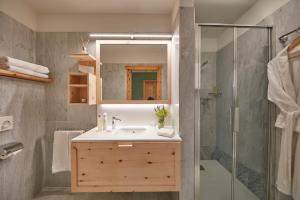 Kupatilo u objektu Goldene Rose Karthaus a member of Small Luxury Hotels of the World