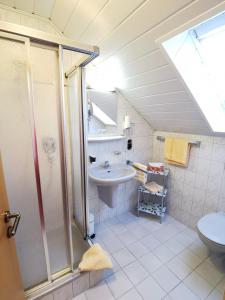 Koupelna v ubytování Gästehaus Köglmaier