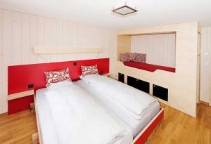 Postel nebo postele na pokoji v ubytování Alpinhotel Bort