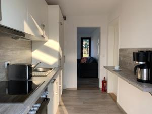 Kuchyň nebo kuchyňský kout v ubytování Ferienhaus bei den Kreidefelsen - Ihr Zuhause auf Rügen