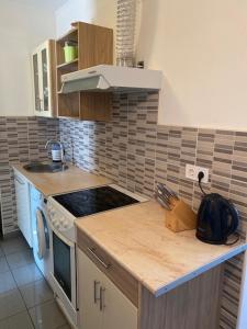 Η κουζίνα ή μικρή κουζίνα στο Tocc Apartman